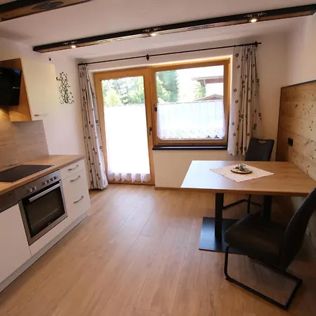 Haus Enzian Apartment *